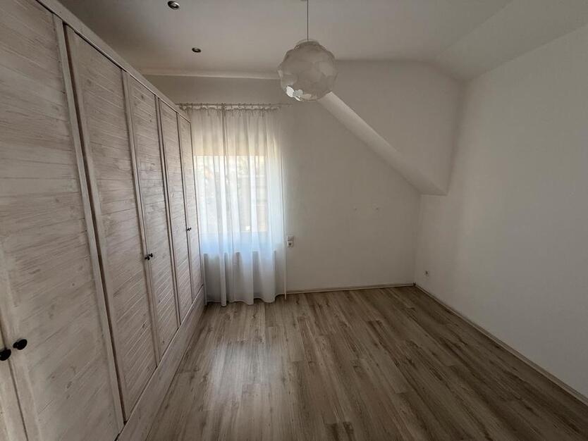 Freistehendes Einfamilienhaus mit Einliegerwohnung zimmer