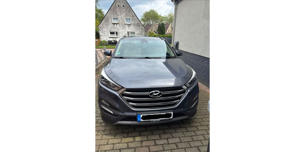 Hyundai TUCSON 74.000 km 17.400 &euro; Oberhausen 46119