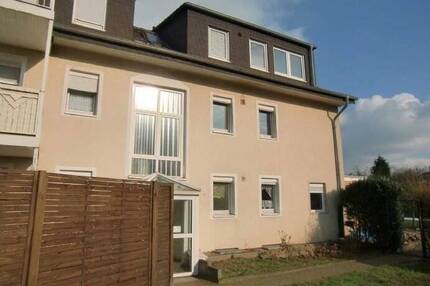 Wohnung mit eigenem privaten Garten und Terrasse! Freundliche 3,5 Räume im EG mit Fensterbad • Einbauküche • 62m² Wfl. im gepflegten 6-Familien-Haus