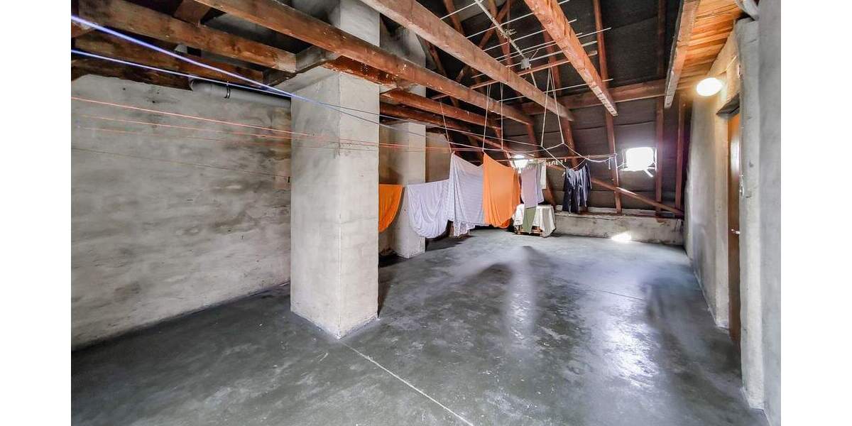 6 Wohnungen - 10 Garagen - 4 Stellplätze - 5 Balkone 2 zimmer