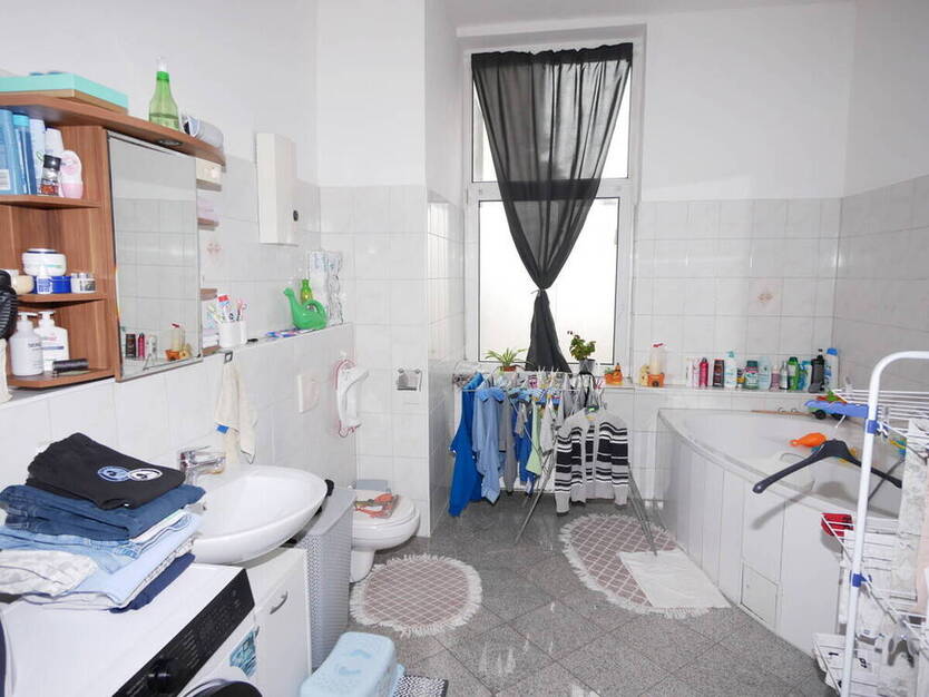 Solides Wohn- und Geschäftshaus mit 4 Wohnungen und 1 Gewerbeeinheit in Herne-Zentrum