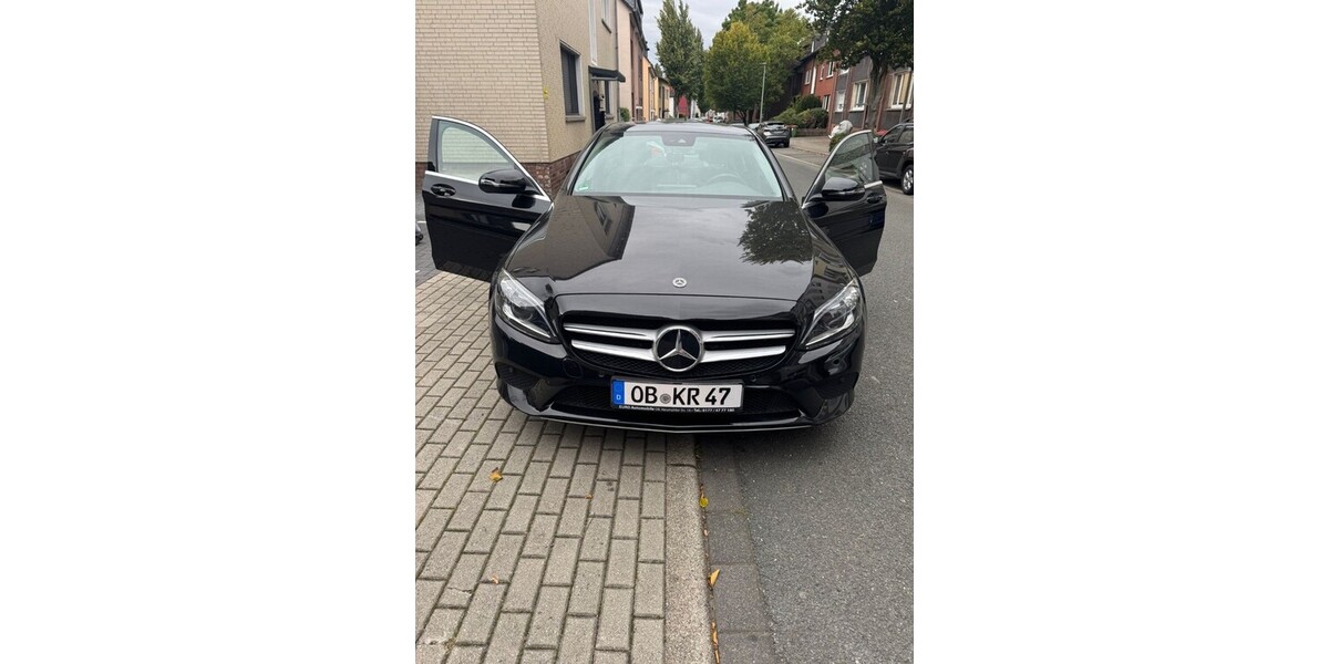 Mercedes-Benz C 180 74.000 km 25.900 € Oberhausen 46045