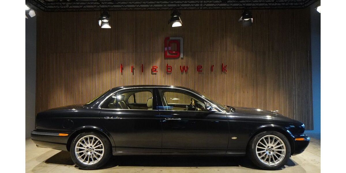 Jaguar XJ 129.000 km 15.941 &euro; Duisburg 47228