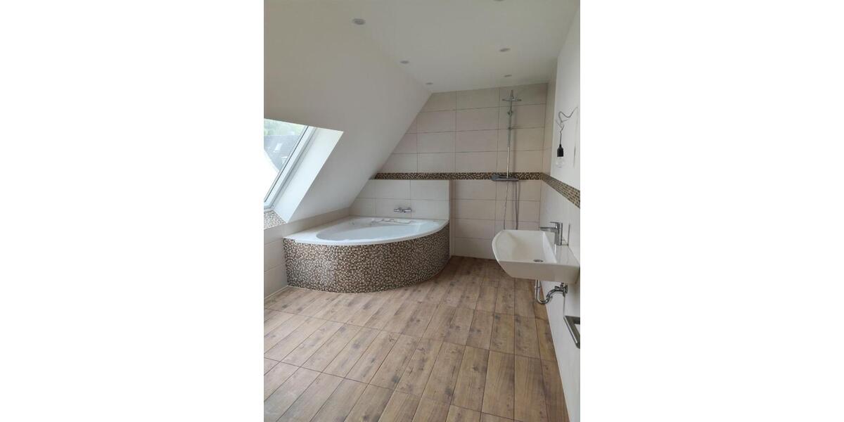 Doppelhaushälfte Essen Stadtbezirk VIII - 5.5 Zimmer, 134 m&sup2;, 2.300&euro; | Angebot:24130141