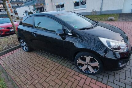 Kia Rio 95.000 km 5.500 &euro; Duisburg 47249