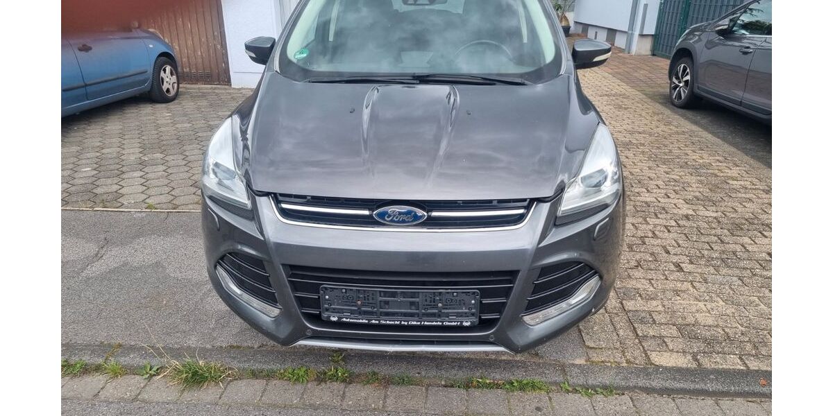 Ford Kuga 105.000 km 10.900 &euro; Duisburg 47239