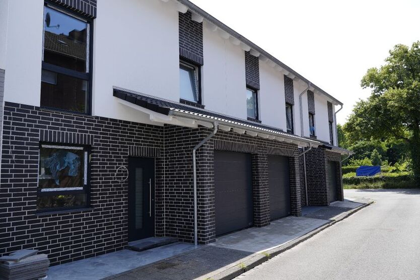 Provisionsfrei* Neubau Einfamilienhaus mit PV 10,4 KW integrierter Garage Energiebedarf 22,4 kWhm2a