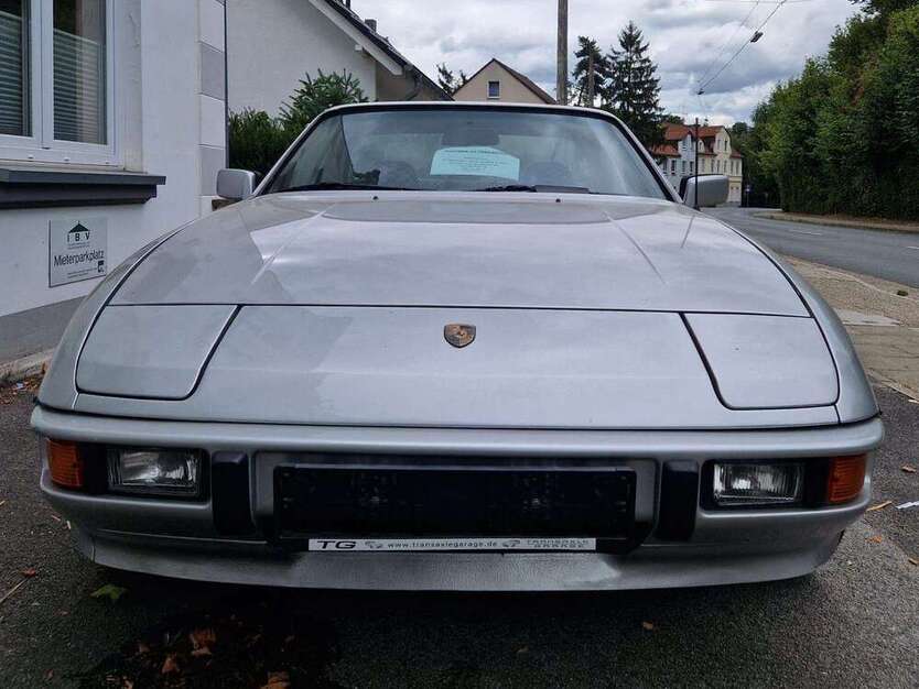 924