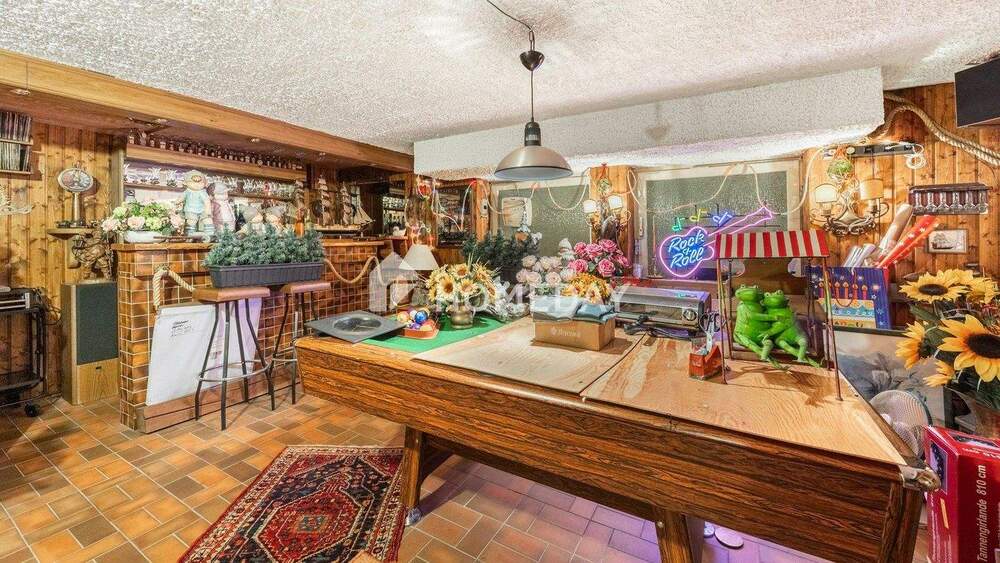 Ein Zuhause mit Substanz: durchdachter Grundriss, Terrasse mit Pergola und viel Raum für Familie 5 zimmer