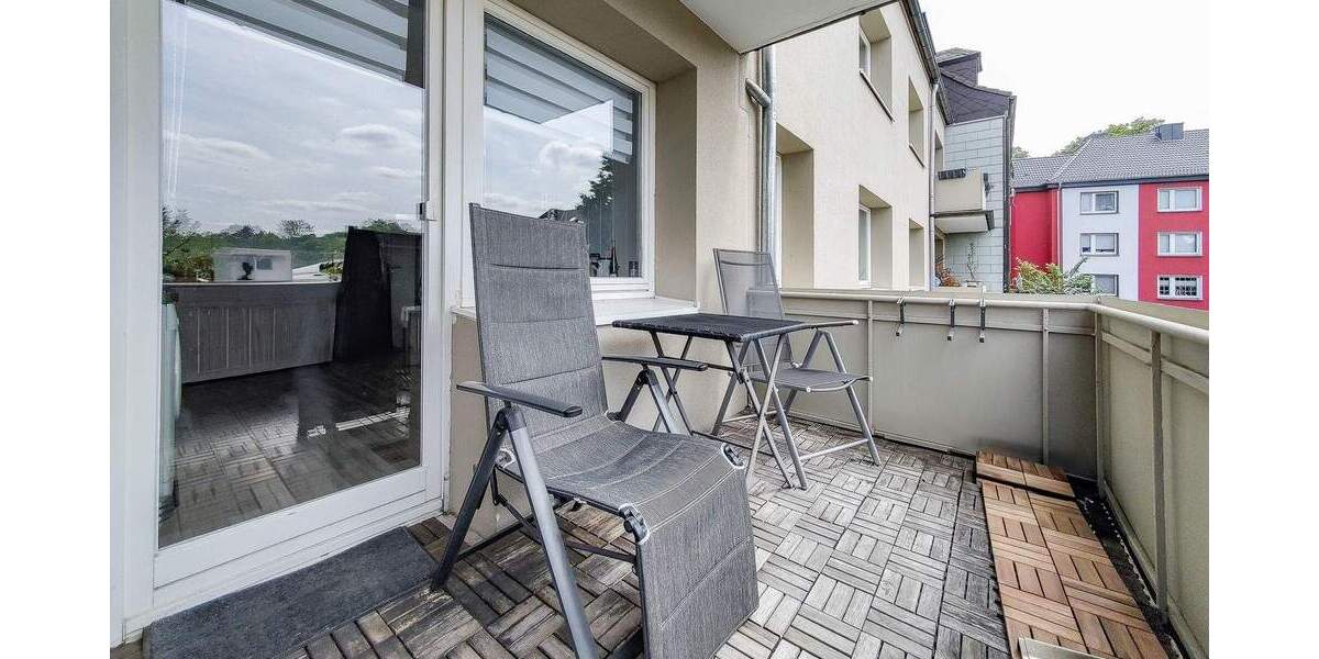 6 Wohnungen - 10 Garagen - 4 Stellplätze - 5 Balkone 2 zimmer