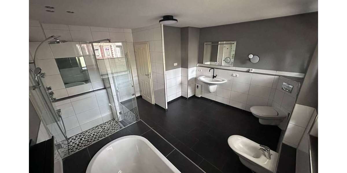 Dreifamilienhaus in Oberhausen-Lirich mit Garten, Dachterrasse und 296 m² Bauland inklusive - Mehrfamilienhaus, Wohnhaus Oberhausen Alstaden | Angebot:27493794