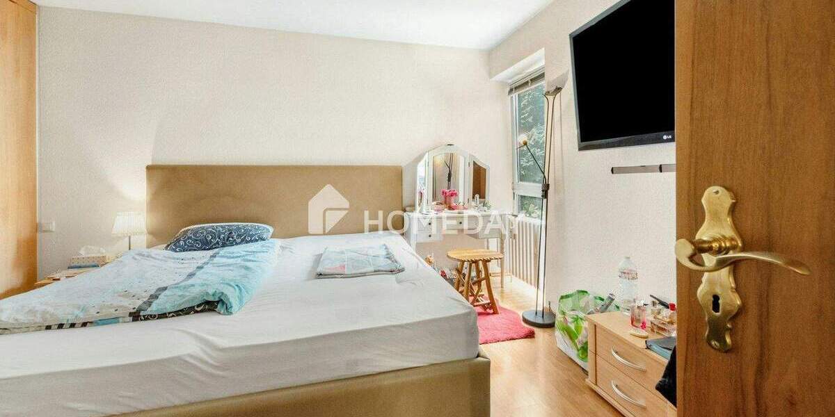 Modernisierte Erdgeschosswohnung mit Kamin, Massagedusche & privatem Garten - Wohnen mit Stil 3 zimmer