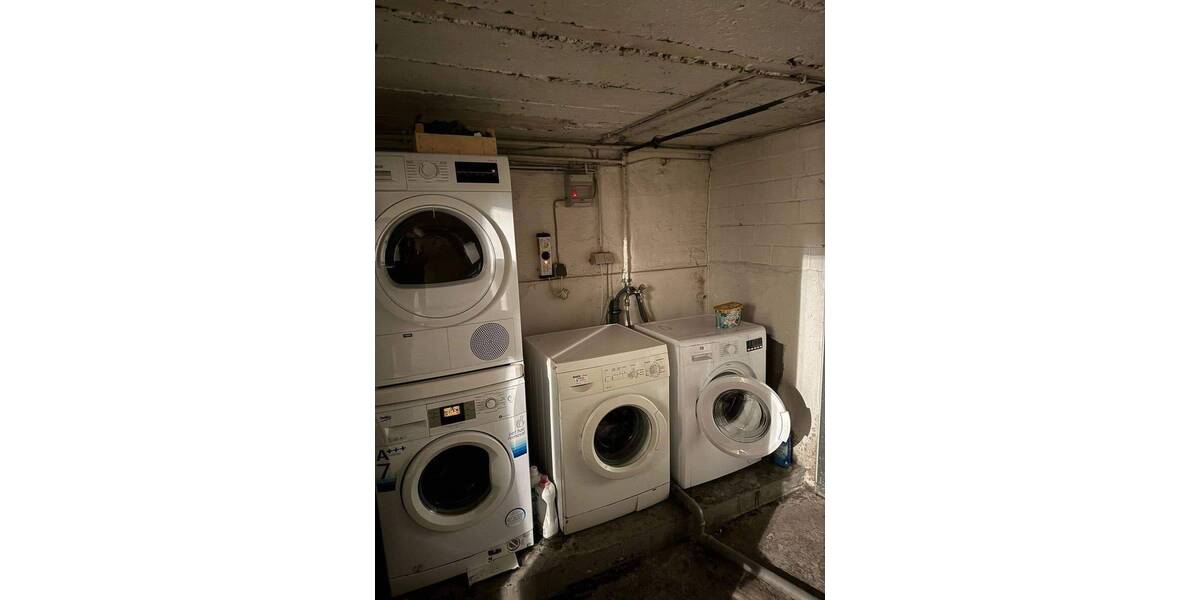 Mehrfamilienhaus mit Gewerbeeinheit im Hof am Innenhafen 1 zimmer