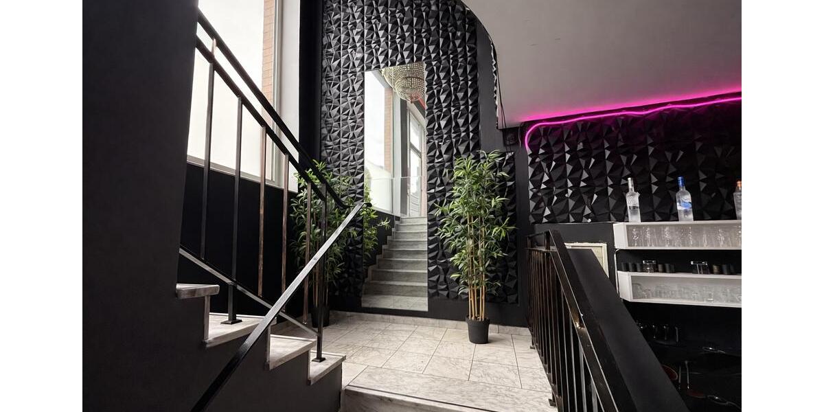 Top-Lage Hattingen: 194 m² Ladenlokal mit Wintergarten – ideal für Gastronomie & Handel zimmer