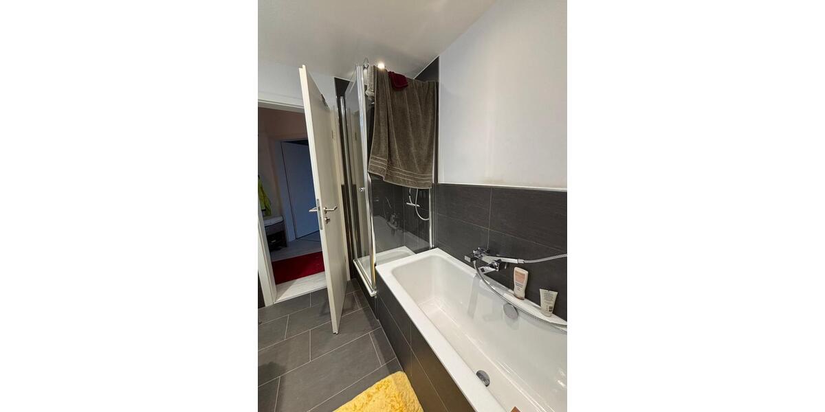 Etagenwohnung Duisburg Essenberg - 3 Zimmer, 94 m&sup2;, 1.080&euro; | Angebot:26326004