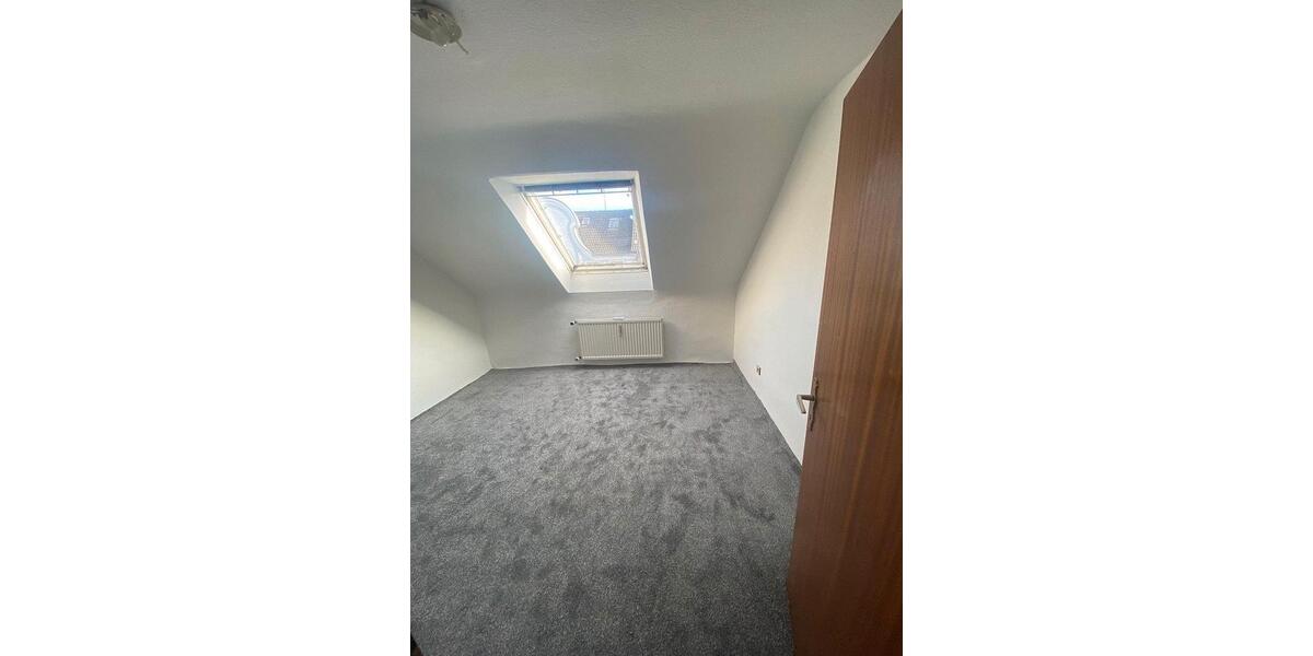 Dachgeschoßwohnung Duisburg Duisburg-Mitte - 2 Zimmer, 65 m&sup2;, 450&euro; | Angebot:26262987