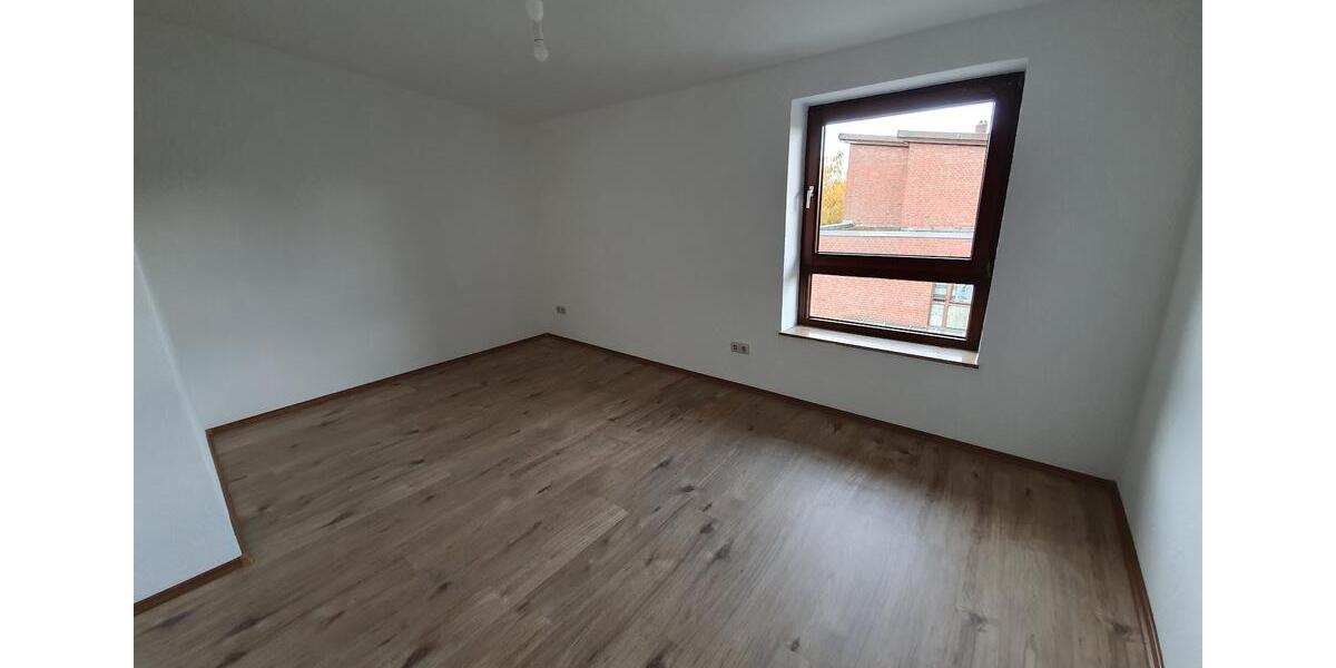 Nur mit WBS: Lichtdurchflutet & großzügig: 2-Zimmer-Wohnung mit Wintergarten zimmer