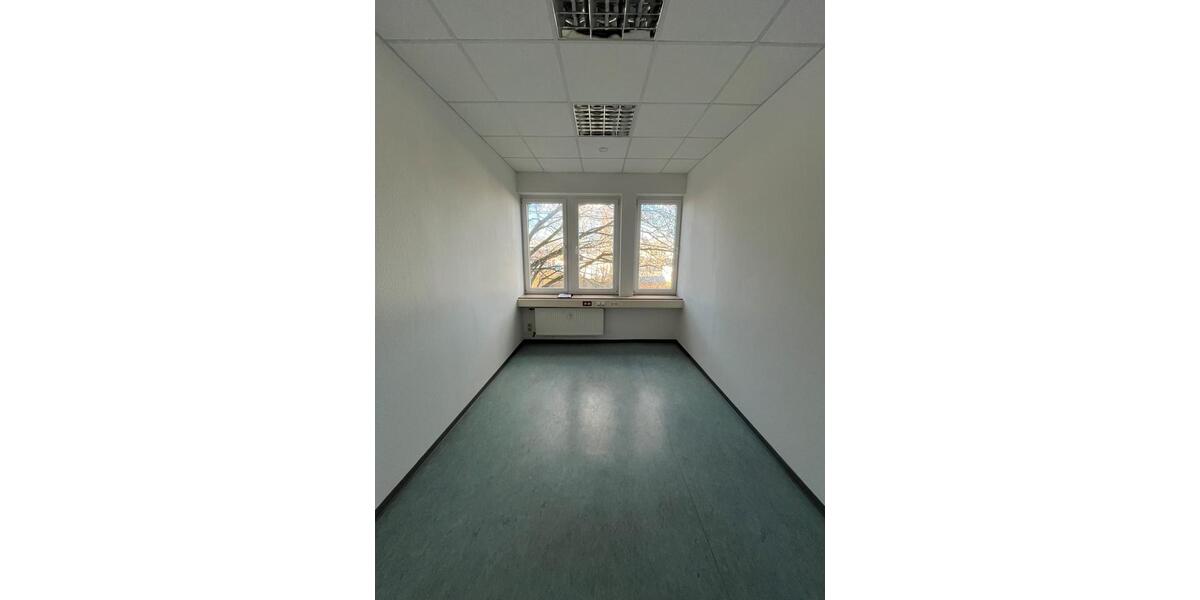 Heller Büroraum in großem Bürokomplex zu vermieten! zimmer