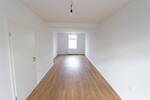 Große 2 Zimmerwohnung komplett renoviert