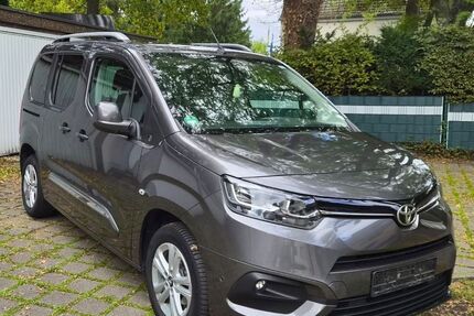Toyota Proace City (Verso) 87.863 km 16.499 &euro; Oberhausen 46149