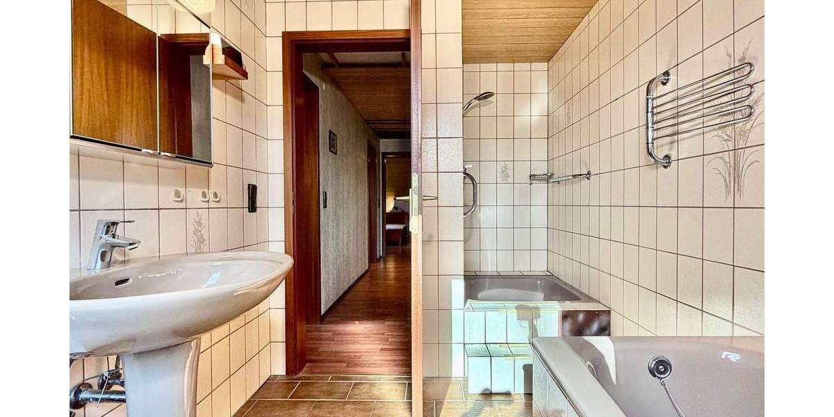 Mehrfamilienhaus, Wohnhaus Duisburg Hochemmerich - 4 Zimmer, 99 m&sup2;, 295.000&euro; | Angebot:25629847