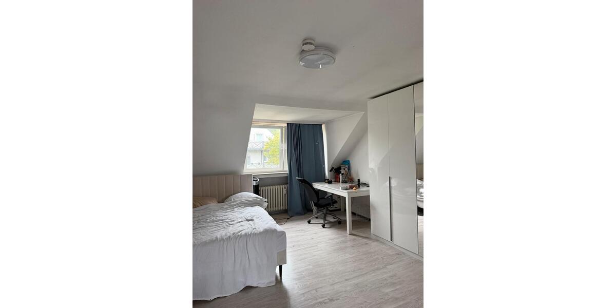 Dachgeschoßwohnung Essen Stadtbezirk IV - 3 Zimmer, 80 m&sup2;, 830&euro; | Angebot:27627064