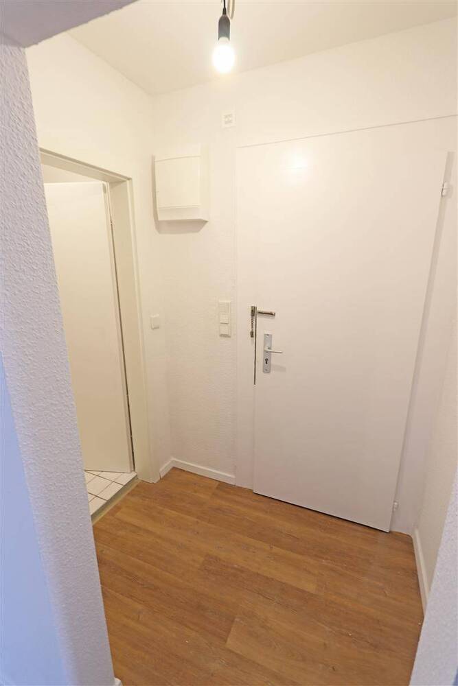 Große 2 Zimmerwohnung komplett renoviert