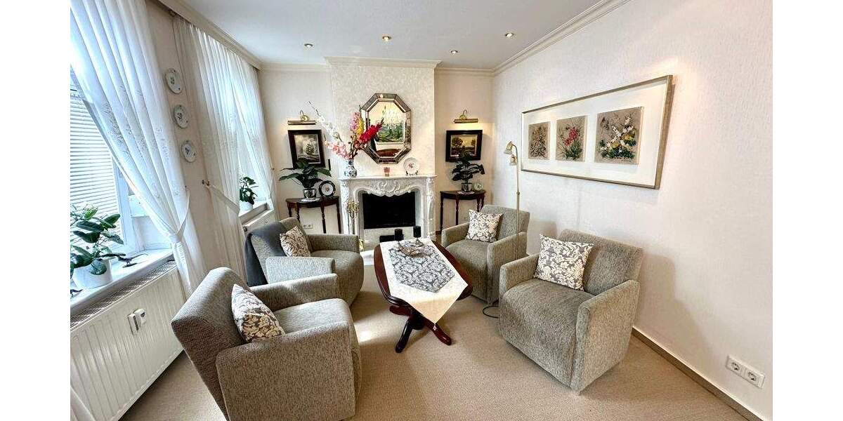 Modernisiertes Zweifamilienhaus mit großer Eigentümerwohnung in Alt-Hamborn! 6 zimmer