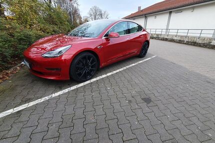 Tesla Model 3 64.000 km 25.200 € Duisburg 47053