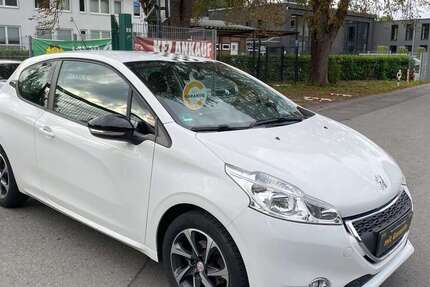 Peugeot 208 43.000 km 7.300 &euro; Essen 45239