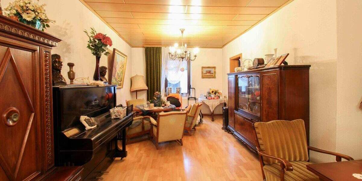 Ihr Projekt mit Potenzial - Geräumiges Zweifamilienhaus mit großem Grundstück in Bochum 6 zimmer