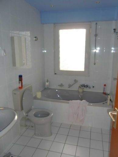 Perfekter Grundriss und Balkon! Vorteilhafte 2,5-Raum-Wohnung im 2.OG mit Küche und Fensterbad • 52m² Wfl. im gepflegten 6-Familien-Haus 2 zimmer