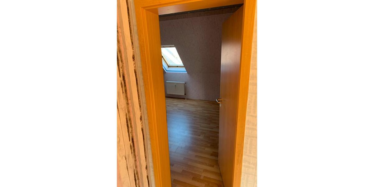 Dachgeschoßwohnung Marl - 5 Zimmer, 120 m&sup2;, 1.020&euro; | Angebot:26041004
