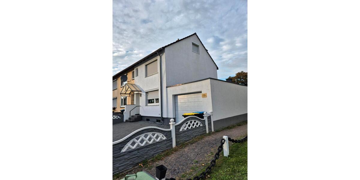 Reiheneckhaus mit Garage 9 zimmer