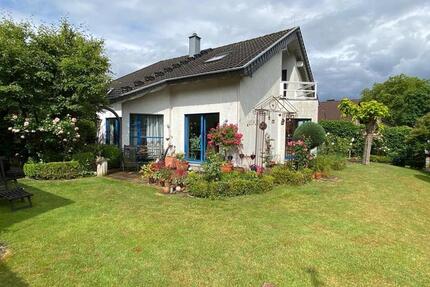 Freistehendes Einfamilienhaus mit Großraumgarage (78qm)
