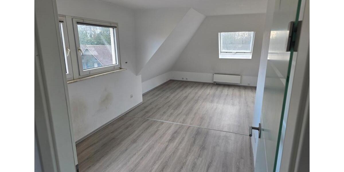 Dachgeschoßwohnung Oberhausen Biefang - 3.5 Zimmer, 96 m&sup2;, 890&euro; | Angebot:26396492