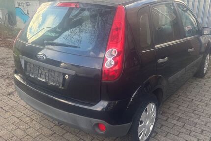 Ford Fiesta 38.000 km 3.799 € Duisburg 47198