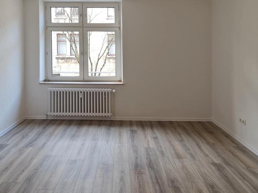 Renovierte helle 3-Zimmer-Wohnung im 1. OG zu vermieten! zimmer