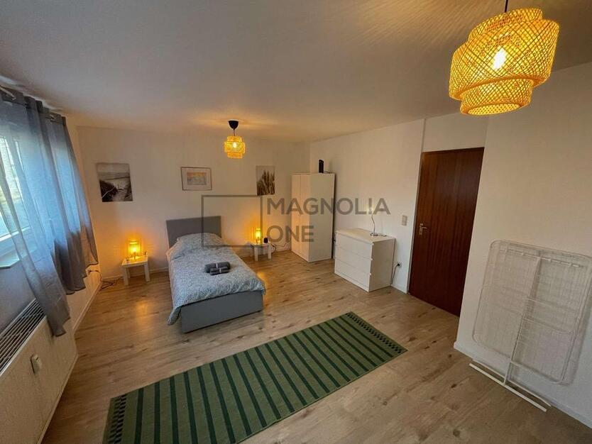 Einziehen & Wohlfühlen: Komplett möblierte 2-Zimmer-Wohnung in modernem Stil *WG geeignet* zimmer