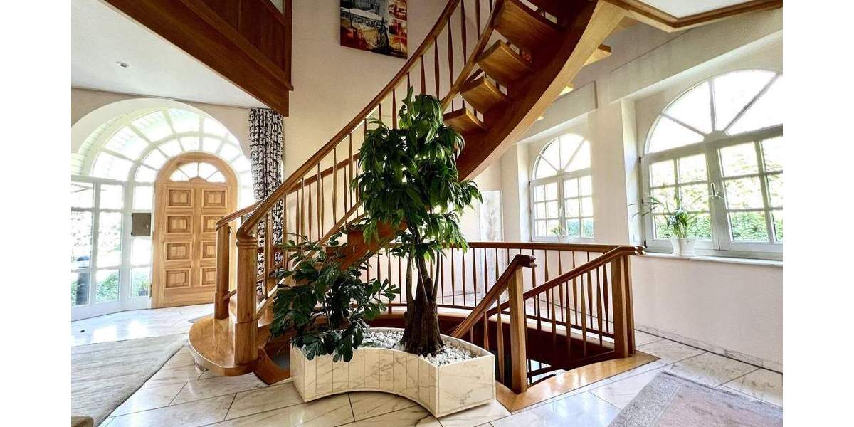 Einfamilienhaus Gladbeck Mitte - 9 Zimmer, 307 m&sup2;, 930.000&euro; | Angebot:25190761