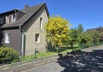 Wunderschönes großes Eckgrundstück mit großem Wohnhaus zu verkaufen