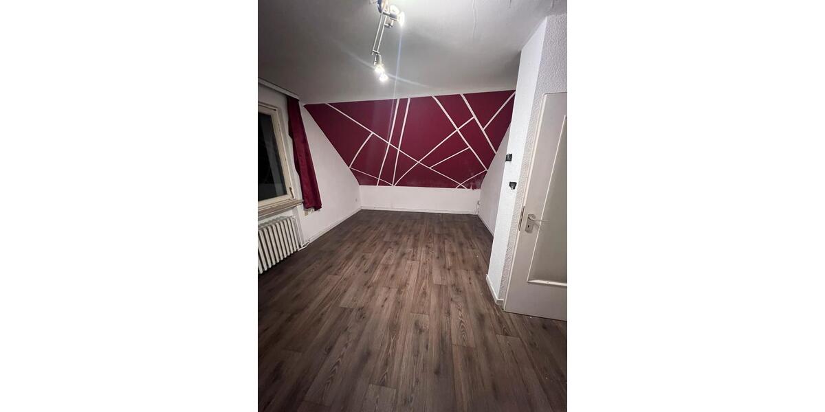 Dachgeschoßwohnung Duisburg Mittelmeiderich - 2.5 Zimmer, 50 m&sup2;, 550&euro; | Angebot:26265956