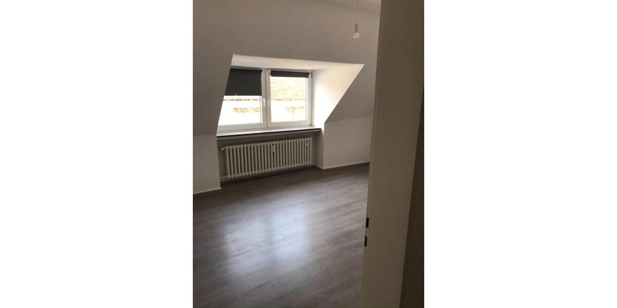 Dachgeschoßwohnung Essen Stadtbezirk II - 3 Zimmer, 65 m&sup2;, 579&euro; | Angebot:26338780
