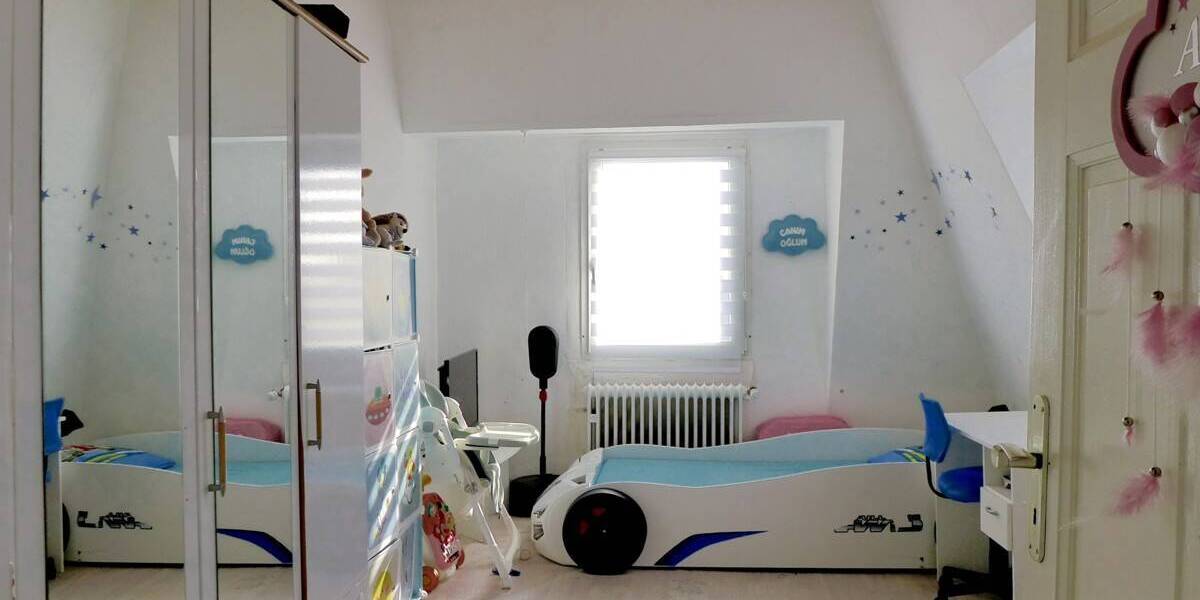 Imposantes Mehrfamilienhaus mit separatem Hintergebäude in zentraler Lage von Velbert. zimmer