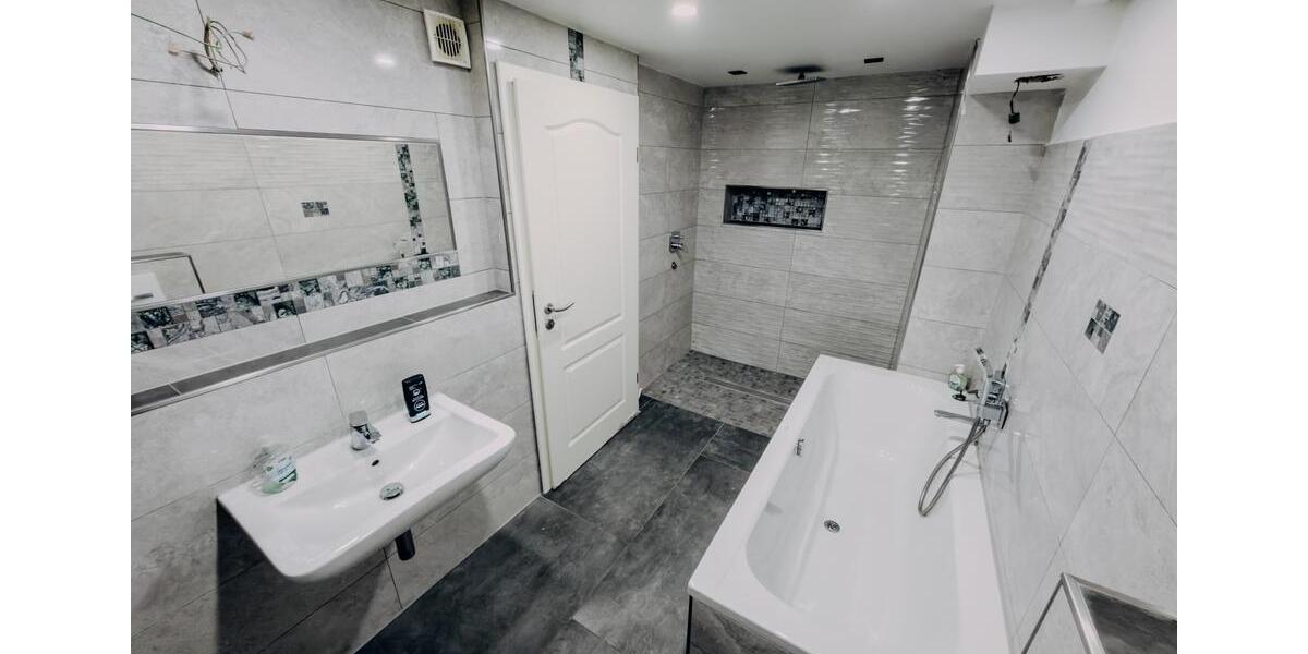 Luxuriöses Einfamilienhaus mit modernem Soutterain- Ausbau 5 zimmer