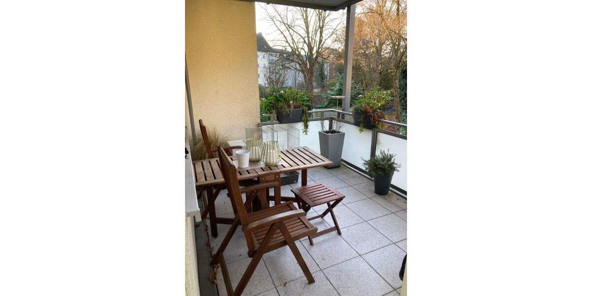 Schöne 3,5-Raum-Wohnung im 1. Obergeschoss mit Balkon, Nähe U-35 3 zimmer