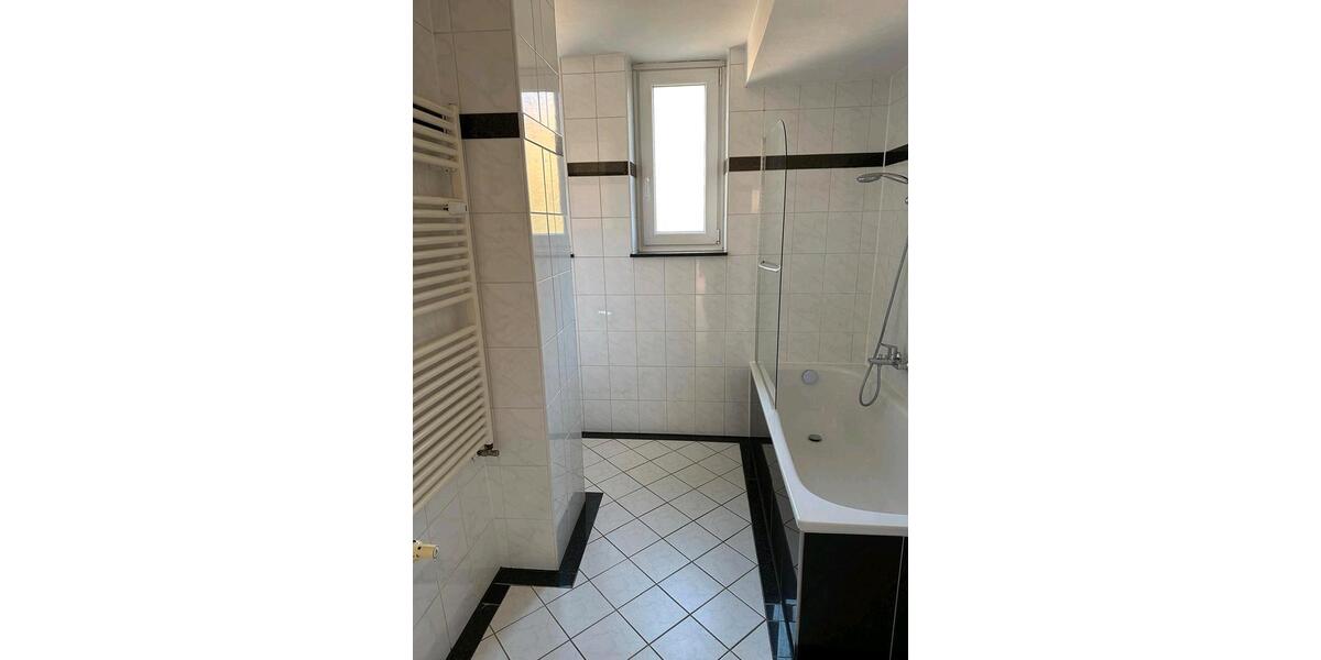 Etagenwohnung Duisburg Hamborn - 4 Zimmer, 110 m&sup2;, 1.350&euro; | Angebot:26355251