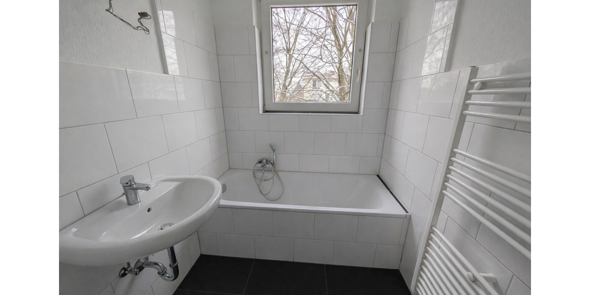 **Balkon gefällig? +Raufasertapeten +neuer Laminat +Tageslichtbad +großzügig** 3 zimmer