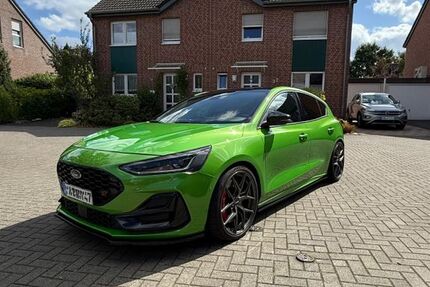 Ford Focus 25.844 km 29.990 € Neukirchen-Vluyn 47506