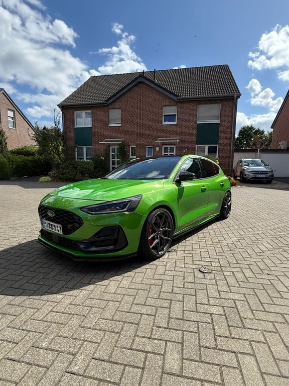 Ford Focus 25.844 km 29.990 € Neukirchen-Vluyn 47506